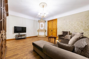 Ancient Storie's AP 65sqm Renovated Free parking, Riga
